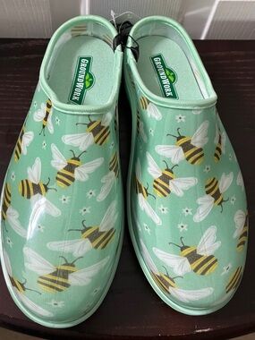 Groundwork Garden Shoe Mint Green Bee Print Slip-On Clog Shoes Womens Size 9 NWT